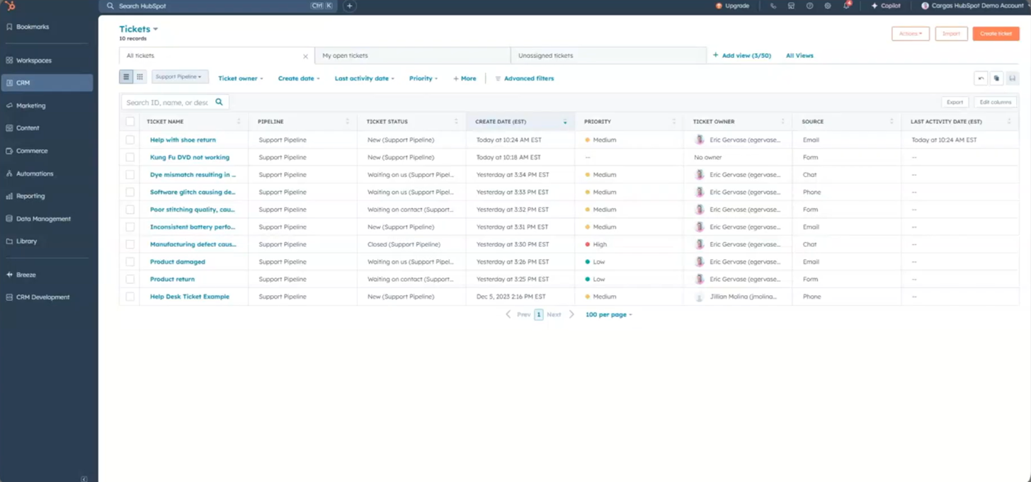 Service Desk HubSpot Service Hub avec pipeline de tickets et fiche CRM