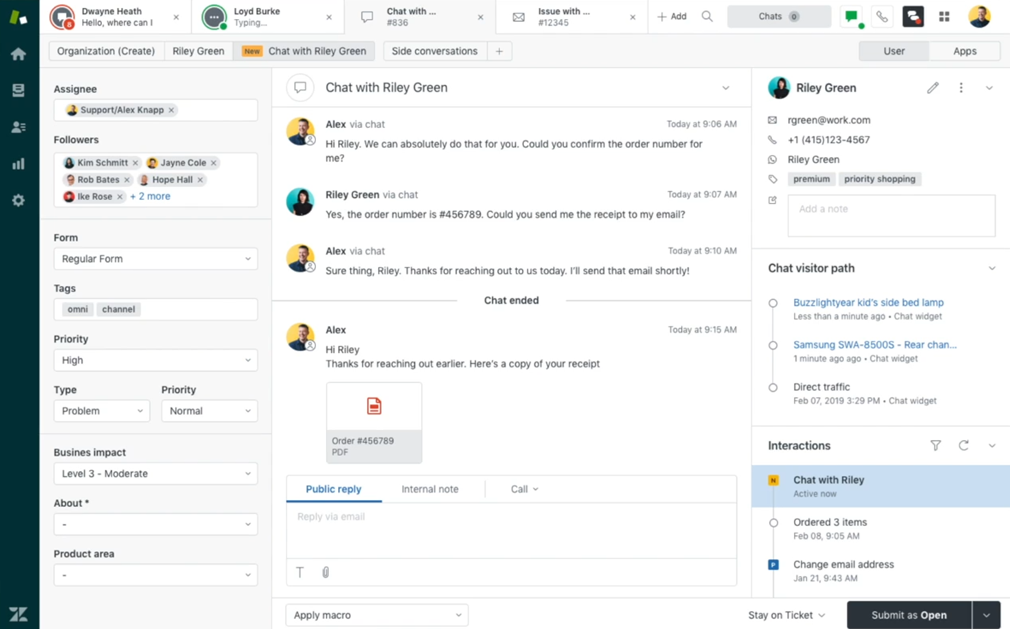 Espace de travail agent Zendesk montrant une conversation de ticket avec les détails client