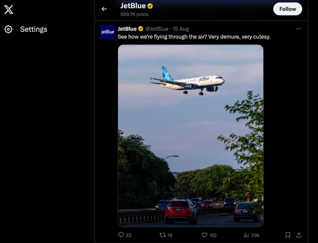 Capture d'écran d'une des publications de JetBlue sur les réseaux sociaux faisant référence à une phrase récemment virale