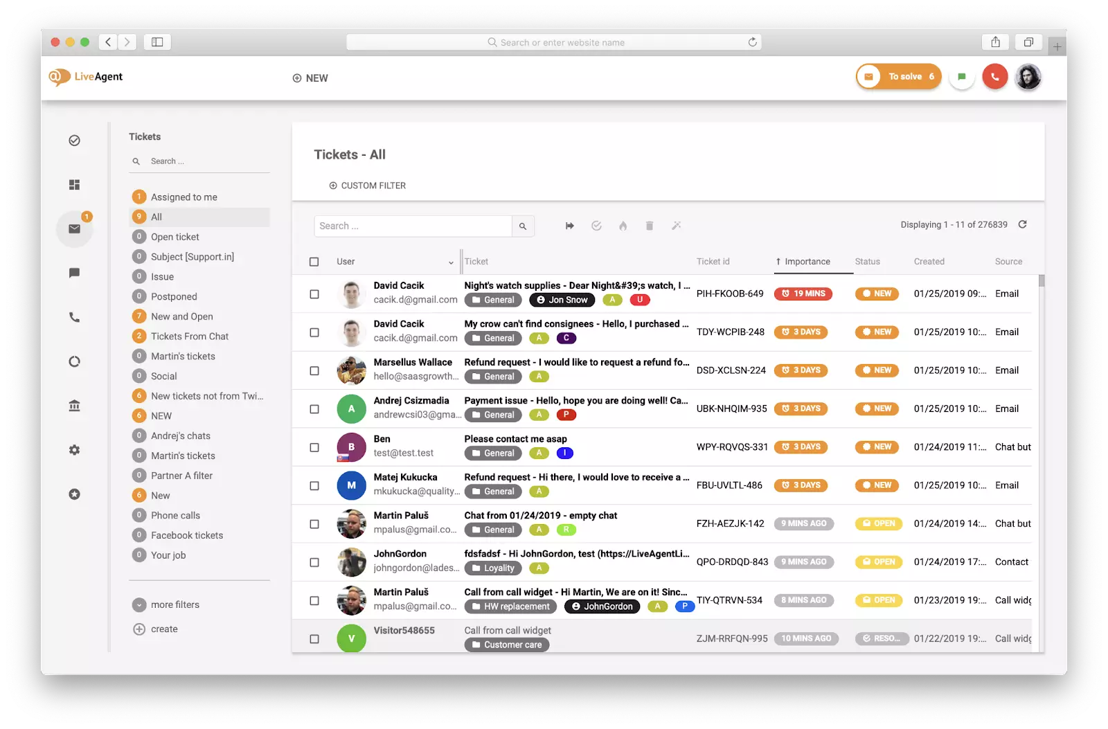 Boîte de réception unifiée LiveAgent montrant tous les tickets triés et catégorisés par canal avec indicateurs de priorité et de statut