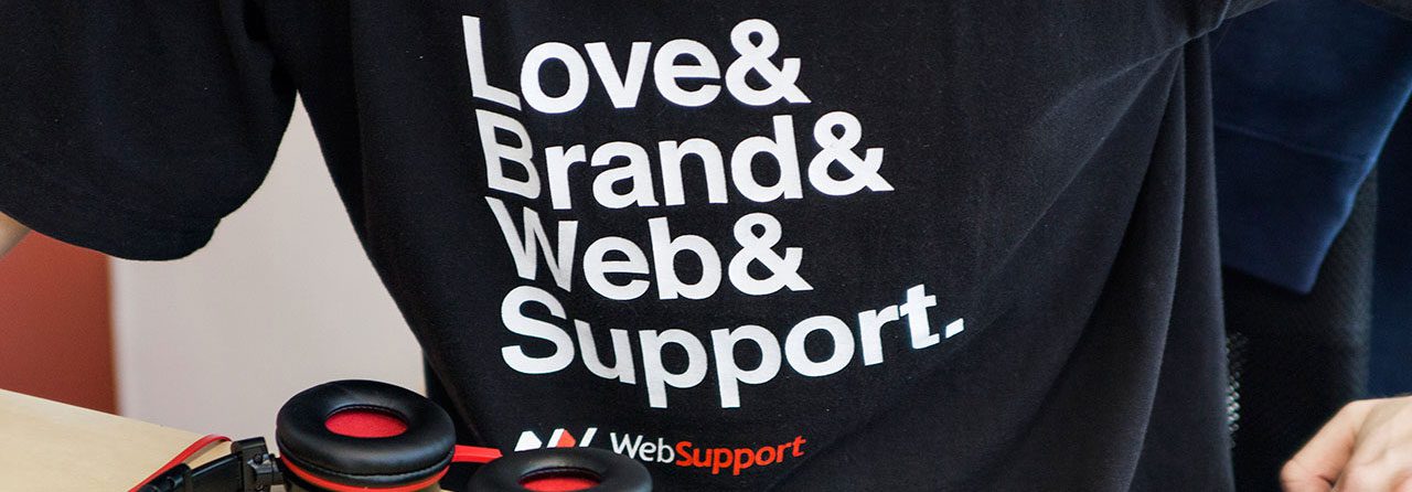 Slogan WebSupport sur un t-shirt