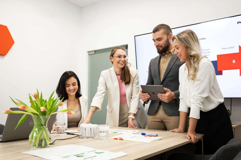 L'équipe d'assistance clientèle d'INNPRO lors d'une réunion